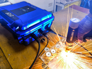 Soldadora de Aislamiento por Puntos Inalámbrica IKING de 900W, Máquina de Soldadura Portátil de 8kg para Aislamiento HVAC - Product Image 1