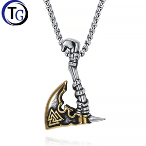 Collar con Colgante de Hacha Triangular Vikinga Nórdica Vintage de Acero Inoxidable, Cadena de Caja Chapada en Oro de 18K, Estilo Personalizado - Product Image 1