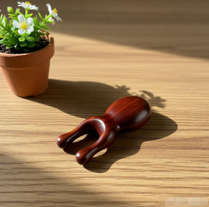 Masseur facial portable en bois de rose et en bois de santal pour le nez - Product Image 2