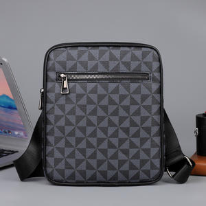 Nouveau sac de poitrine pour hommes en cuir PU décontracté à la mode coréenne à l'extérieur du sac à bandoulière pour hommes sac à bandoulière usage quotidien - Product Image 4