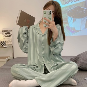 Ensemble de pyjama et robe d'intérieur en polyester léger et doux, jacquard à rayures verticales, en soie glacée, pour <span class=keywords><strong>femme</strong></span>, collection été, best-seller - Product Image 2