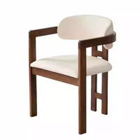 Chaise de salle à manger commerciale en bois de chêne élégante et luxueuse, chaise de restaurant italienne rembourrée en cuir blanc pour restaurant, café
