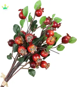 Steli di bacche rosse artificiali bacche di agrifoglio di rosa canina Picks ramo Bouquet di fiori di melograno decorazione floreale autunnale di frutta