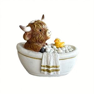 Figura de Vaca Highland de Resina - Decoración Única para Bañera, Regalo de Navidad - Product Image 5