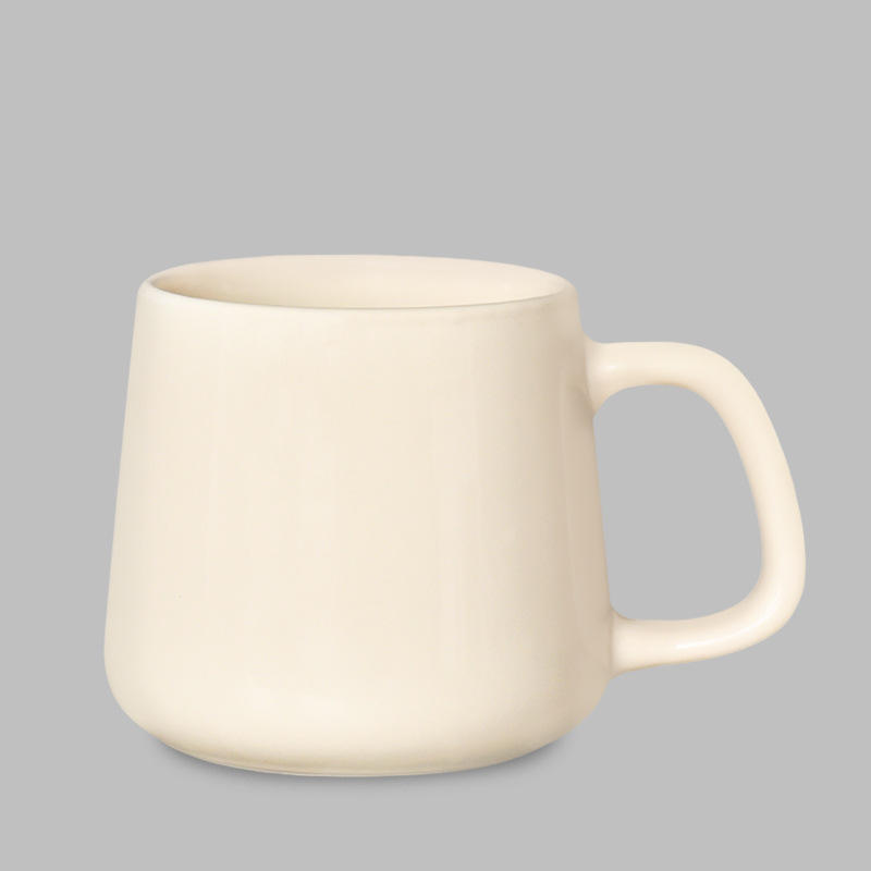 ถ้วยสีขาวนู้ดเงางาม