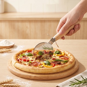 YINHAO Set di 3 Pale per <span class=keywords><strong>Pizza</strong></span> Perforate in Acciaio Inox 12x14 Pollici con Manico in Legno Staccabile, Taglierina e Paletta - Product Image 5