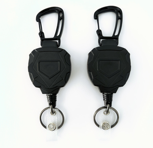 DFR01 Porte-badge rétractable en plastique noir avec logo personnalisé, porte-clés avec clip arrière en métal - Product Image 2