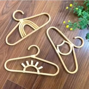 Handgemaakte Indonesische Rotan Houten Hanger Voor Kinderfotokamer Decoratie Maan Zon Regenboog Model - Product Image 1