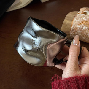 Taza de Café de Cerámica Irregular de Estilo Retro de Lujo Ligero, Venta al por Mayor de Fábrica, Ecológica, Apta para Lavavajillas y Microondas - Product Image 1