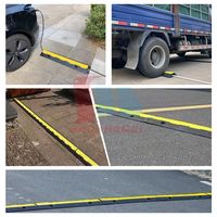 Rampe de sécurité routière pour incidents de circulation 900x490x80mm, 3 canaux, revêtement en caoutchouc PVC, trottoir, bordure de trottoir, rampe pour câbles, protection de câbles