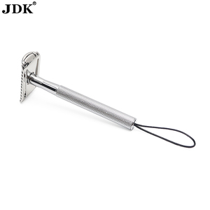 Maquinilla <span class=keywords><strong>de</strong></span> <span class=keywords><strong>afeitar</strong></span> <span class=keywords><strong>de</strong></span> seguridad <span class=keywords><strong>de</strong></span> doble filo con logotipo personalizado y mango <span class=keywords><strong>de</strong></span> textura plateada negra mate profesional para hombres precio <span class=keywords><strong>de</strong></span> fábrica - Product Image 5