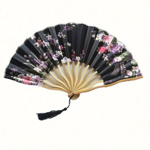 Elegante Abanico Plegable de Seda Color Bambú Natural, con Diseño Floral Clásico Tradicional, para Decoración de Bodas, Hogar u Oficina, con Grabado Personalizado - Product Image 1