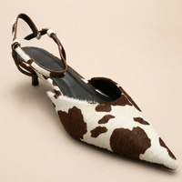 Escarpins slingback en poils de vache, bout pointu, talon chaton 4 cm, doublure en peau de mouton, marron et blanc, pour femme, faible MOQ, fabrication OEM ODM, logo personnalisé