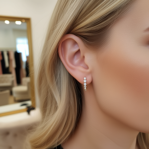 ต่างหูแบบห่วงสีทองขาว E2544 ประดับคริสตัลและเพชรเทียมทรงเรียบหรู เหมาะสำหรับผู้หญิงใส่ทุกวัน - Product Image 2