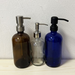 Distributeur de <span class=keywords><strong>savon</strong></span> liquide pour le corps en verre ambré de style européen de 300 ml, flacon pompe pour shampoing et après-shampoing, flacon pompe <span class=keywords><strong>apothicaire</strong></span> avec pompe en métal - Product Image 4