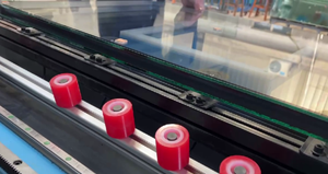 Machine de traitement du verre isolant YBKE PLC et à entraînement moteur, machine horizontale de scellement et de collage de verre à deux composants 380V - Product Image 5