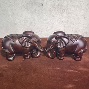 Ornements d'éléphant sculptés <span class=keywords><strong>en</strong></span> <span class=keywords><strong>bois</strong></span> <span class=keywords><strong>massif</strong></span> rouge ébène, une paire de cadeaux mascotte <span class=keywords><strong>en</strong></span> <span class=keywords><strong>bois</strong></span> - Product Image 1