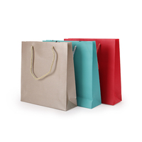 Sac de papier réutilisé écologique de bijoux avec la poignée molle de logo pour l'emballage et les événements de cadeau de boutique