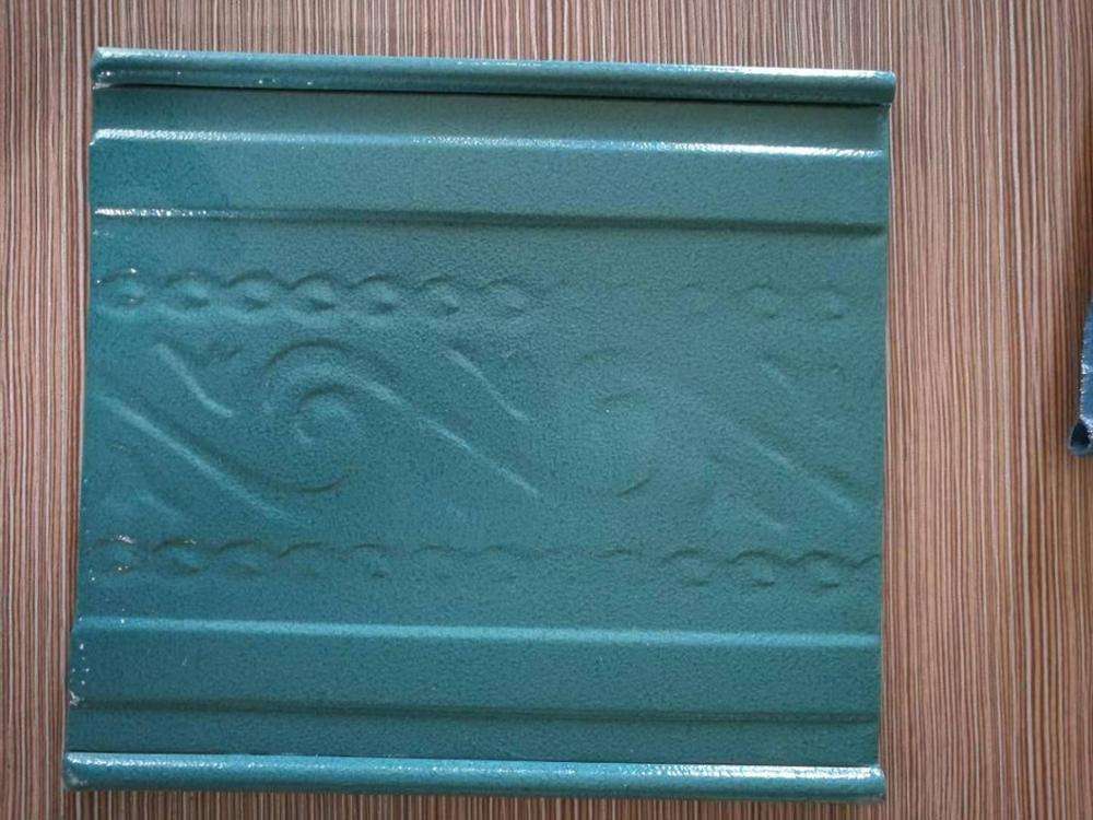 สีเขียวเข้ม