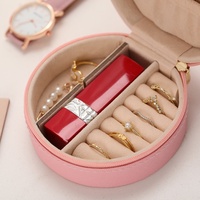 Boîte à bijoux de voyage en cuir avec logo personnalisé, boîte de rangement ronde pour boucles d'oreilles et bagues, mini organisateur de bijoux en cuir, boîte d'emballage pour bijoux