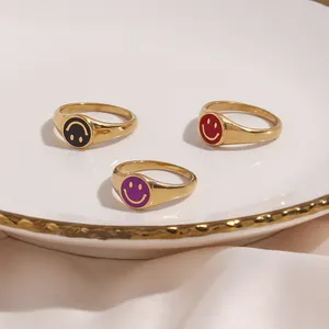 Perhiasan Berlapis Emas 18K Y2K Cincin Koin Wajah Senyum Bahagia Baja Nirkarat Warna-warni Cincin Cakram Penanda Enamel Hadiah Natal Wanita