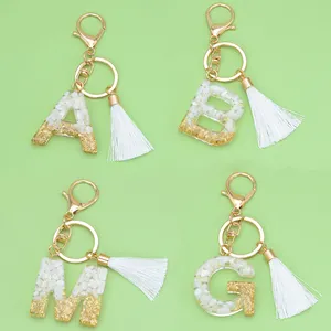 Vente en gros de nouvelle résine amour paillettes anglais porte-clés A-Z pendentif à franges Alphabet cristal époxy porte-clés sac à main pendentif cadeaux