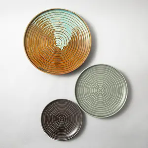 プラトンセラミック食器レストランプレート料理をケータリングするための工場日本のマット素朴なカラフルな丸い磁器ディナープレート