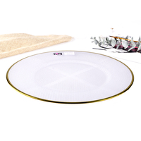 Assiette de présentation ronde de luxe en verre transparent texturé à points avec bord doré de 33 cm pour la décoration de table de mariage et de banquet (vente en gros)