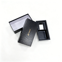 Boîte de téléphone rigide de luxe personnalisée en cuir de crocodile, emballage cadeau en papier avec insert en blister pour l'emballage du chargeur de téléphone portable