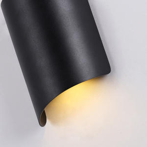 Lampada da Parete LED per Esterni, Illuminazione Paesaggistica Impermeabile per Villa, Design a Doppia Testa Su/Giù - Product Image 4