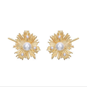 ต่างหูแบบติดหู ชุบทอง 14K ลายดอกไม้ ทำจากโลหะผสมสังกะสี เครื่องประดับแฟชั่นสำหรับผู้หญิง สั่งทำได้ - Product Image 2