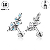 Anting-anting tusuk titanium desain daun grosir, hipoalergenik, ASTM F136 G23, perhiasan tubuh untuk tulang rawan telinga