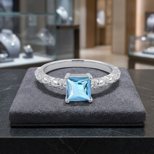 Anillo de Compromiso Gourik de Plata de Ley 925 con Topacio Azul Cielo, Gema Azul Cuadrada, Anillo de Estilo Clásico para Mujer - Product Image 3