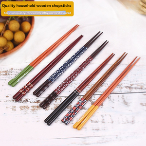 Ensemble de 5 paires de baguettes japonaises en bois naturel de 23 cm, anti-moisissure, antidérapantes, faites à la main, imprimées de fleurs de cerisier, de -10 à 80 degrés Celsius, pour ramen, idéales comme cadeau - Product Image 3
