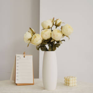 زهور اصطناعية من الزهور الوردية 3 رؤوس تحمل حزمة ديكور الحفلات زهور حرير أرجوانية - Product Image 5