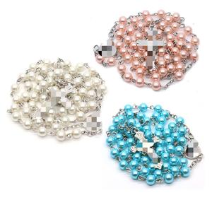 Collier chapelet en fausses perles 6 mm, style vintage, croix, bijoux religieux unisexe, bleu ciel, rose, blanc - Product Image 1