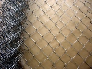 Yuking Customizable Durable and Economical Chain-link <b>Wire</b> <b>Mesh</b> Fences with 1mm-4mm Gauge for Poultry Farms - Product Image 1