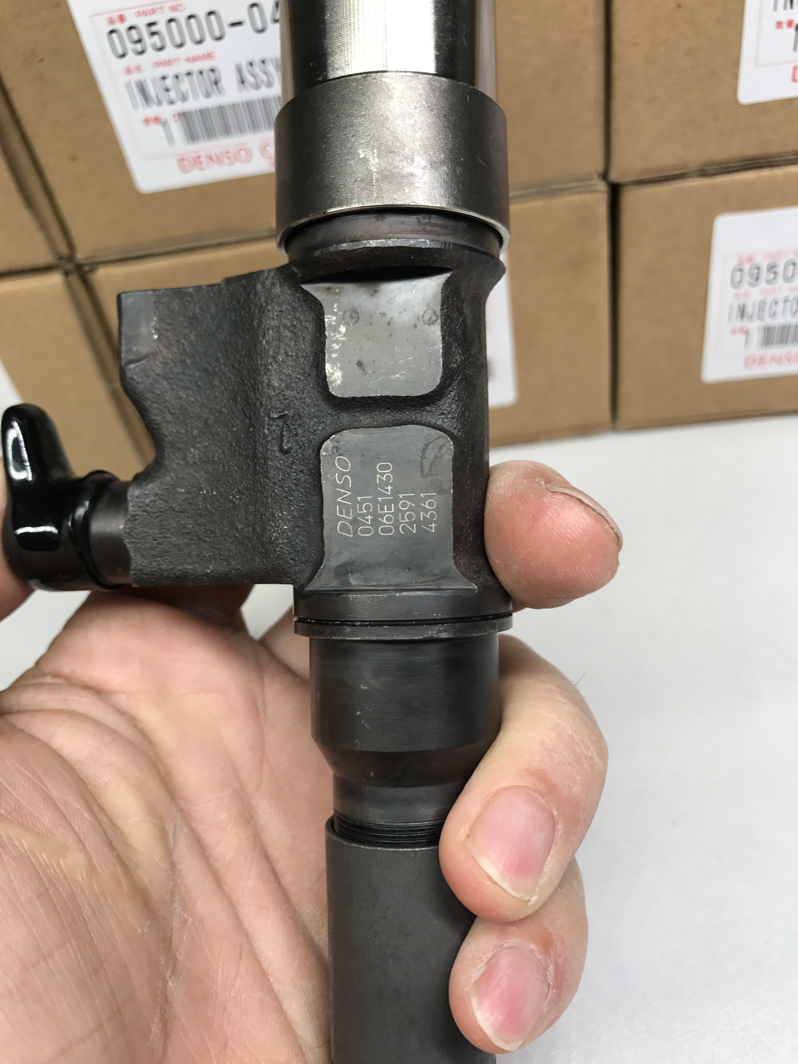 diesel engine fuel injector 095000-0451 Common rail injector 8-97601259-0 for ISUZU 6HK1/4HK1