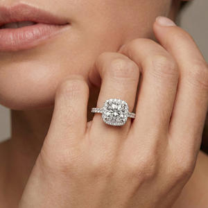 Bague de fiançailles solitaire halo coussin haut de gamme, diamant de 2 carats cultivé en laboratoire, certifié IGI, en argent sterling 925, pour mariage et soirée - Product Image 5
