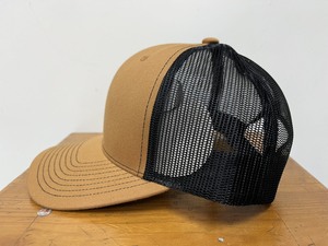 Gorra de camionero de 6 paneles estructurada con ala ligeramente curvada personalizada de alta calidad al por mayor gorra deportiva para el sol ajustable en la espalda de malla transpirable - Product Image 2