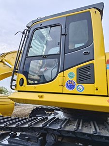 Excavadora Komatsu PC450 de segunda mano en buen estado de funcionamiento, motor Komatsu original, gran potencia de excavación para movimiento de tierras a gran escala. - Product Image 4