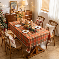Nappe à carreaux écossais orange automne avec pompons, housse de table rectangulaire lavable, décoration de table vintage pour l'automne et Noël