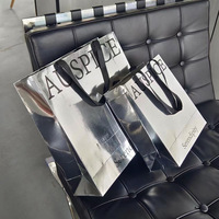 Sacs à provisions réfléchissants argentés faits à la main avec logo personnalisé de marque de luxe Emballage de boutique de vêtements certifié Papier pour cadeaux de chaussures