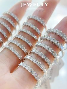 Anillo de Boda Xinfly de Oro Blanco de 18k con Diamantes de Corte Princesa de Media Eternidad - Product Image 5