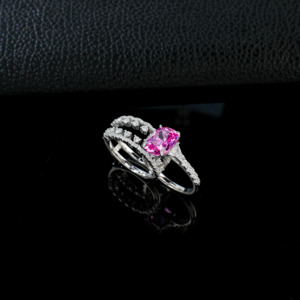 Anello con Rubino Sintetico di Lusso, Colore Sangue di Piccione, in Argento Sterling 925 Placcato Oro, Anelli di Alta Gioielleria con Gemme Sintetiche - Product Image 4