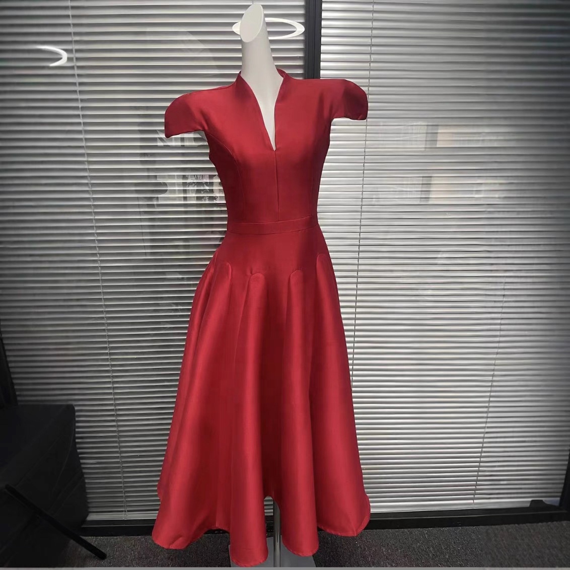 Elegant Styles for Business Buyers: Premium petals prom dress Collection