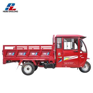 Tricycle ouvert motorisé rouge avec une charge utile de 400 kg et une vitesse de 50-70 km/h, moteur 200-300 cm³, 2 passagers, pour le transport de carburant - Product Image 4