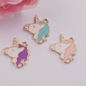 Pendentif Licorne Dessin Animé Mignon en Alliage, Breloque DIY pour Bijoux, Couleurs Rose Bleu Violet, en Alliage de Zinc, Cadeau Unisexe, Accessoire de Décoration - Product Image 1