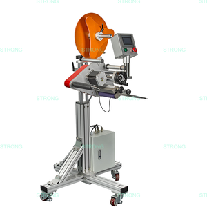 Máquina automática de etiquetado y pegado para superficies planas de tarjetas rasca y gana, botellas de plástico y envases verticales - Product Image 1