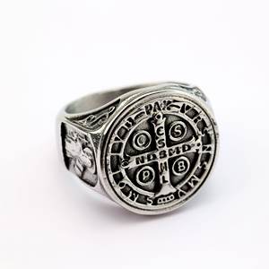 Bague en acier inoxydable européenne et américaine Fashion Exorcism Cross Holy Book Convient aux hommes et aux femmes Fournisseur de bagues en gros - Product Image 6